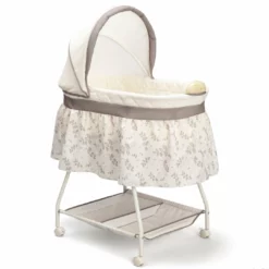 Delta Children Deluxe Sweet Beginnings Bassinet