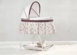 Delta Children Deluxe Sweet Beginnings Bassinet