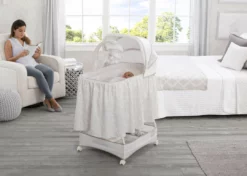 Bassinets Simmons Kids® Silent Auto Gliding Deluxe Bassinet